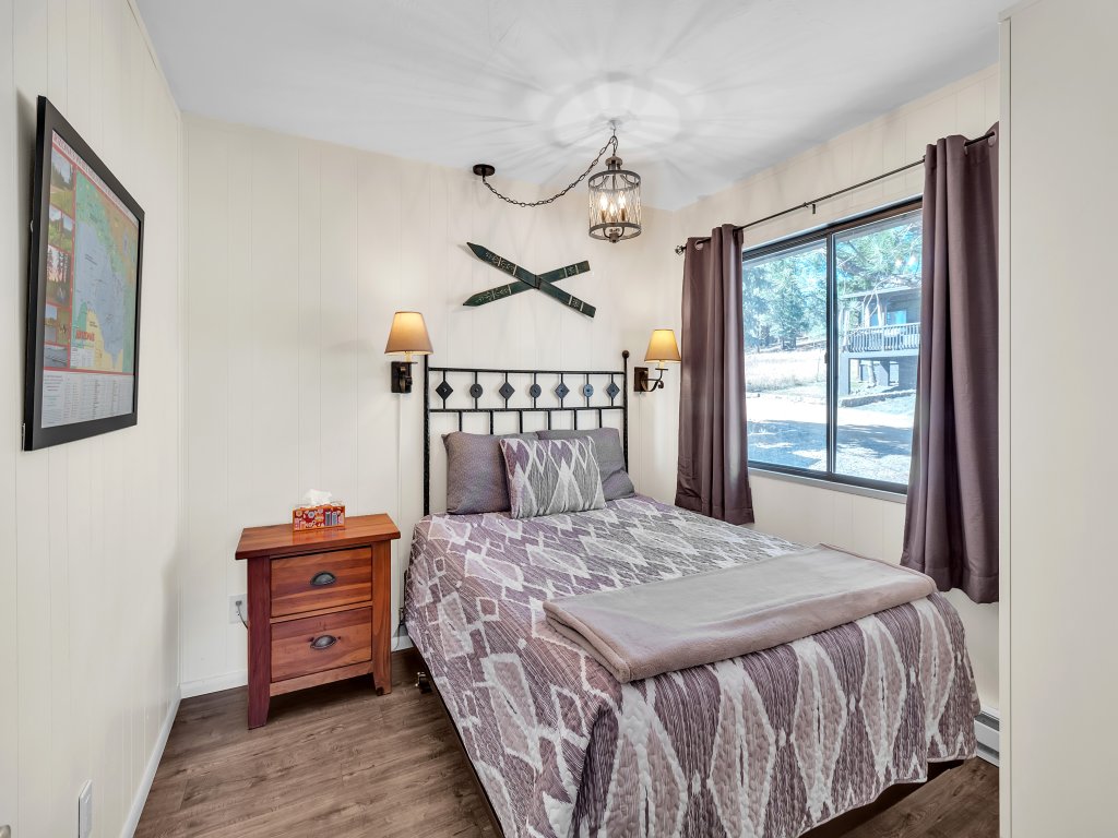 Cozy Cabin Retreat with Scenic Views Vacation Rental in Arizona - RedAwning
