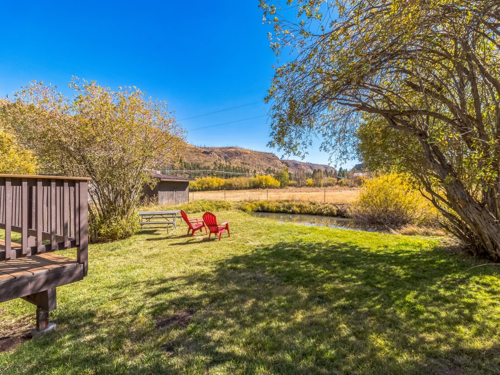 Cozy Cabin Retreat with Scenic Views Vacation Rental in Arizona - RedAwning