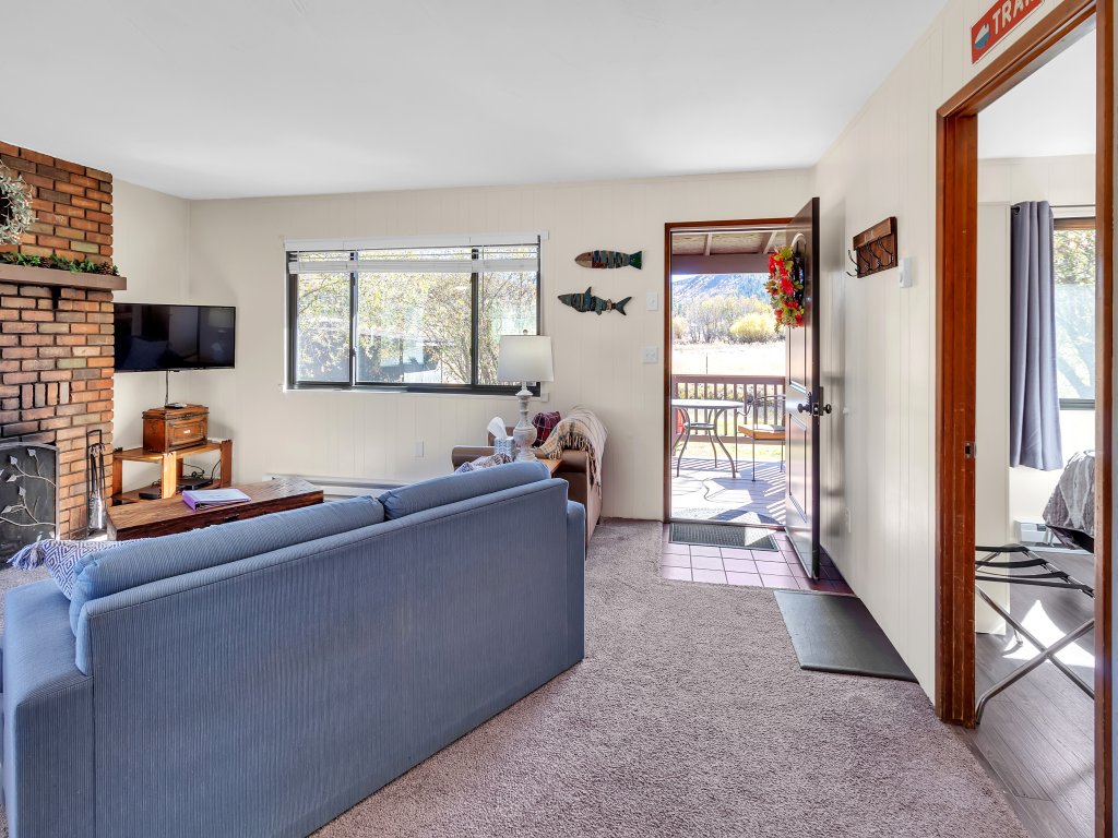 Cozy Cabin Retreat with Scenic Views Vacation Rental in Arizona - RedAwning