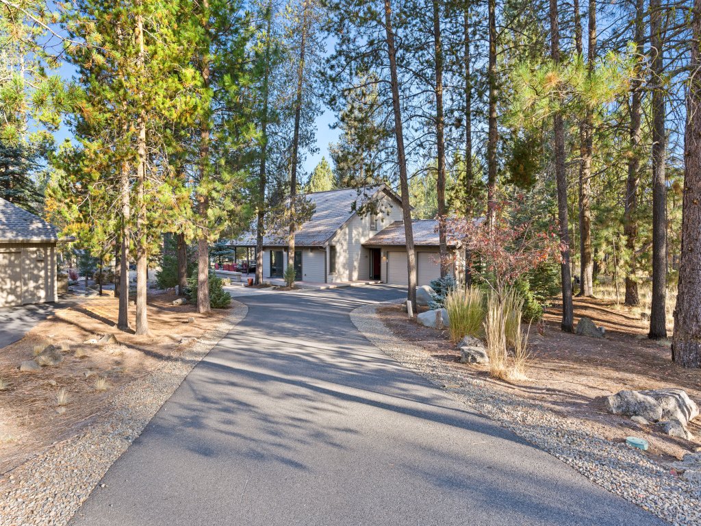 15 Blue Grouse Vacation Rental in Bend - RedAwning