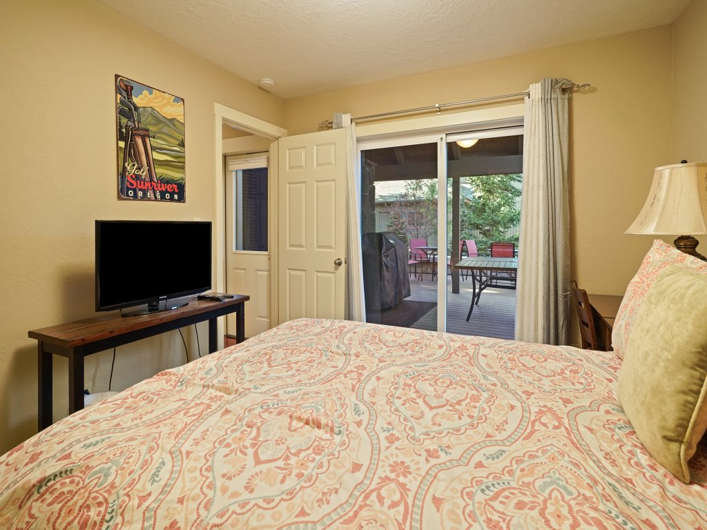 15 Blue Grouse Vacation Rental in Bend - RedAwning