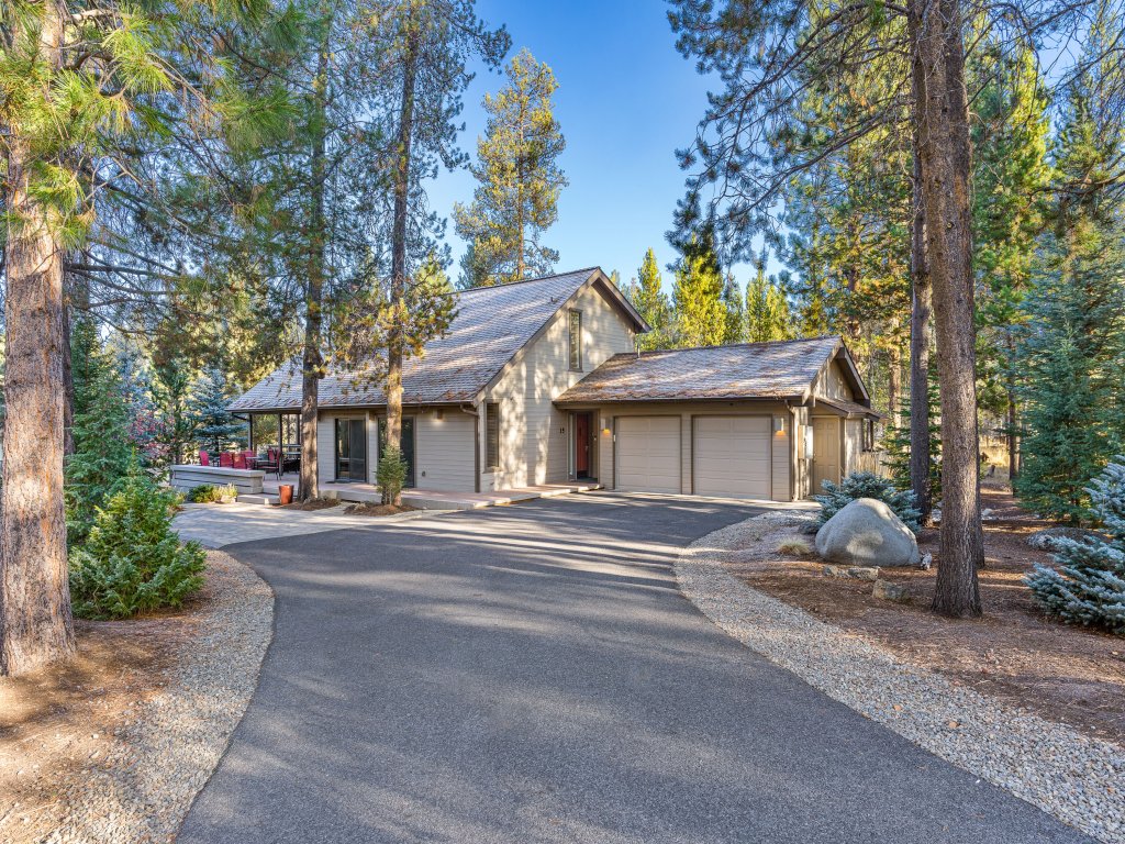 15 Blue Grouse Vacation Rental in Bend - RedAwning