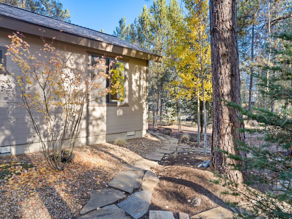 15 Blue Grouse Vacation Rental in Bend - RedAwning