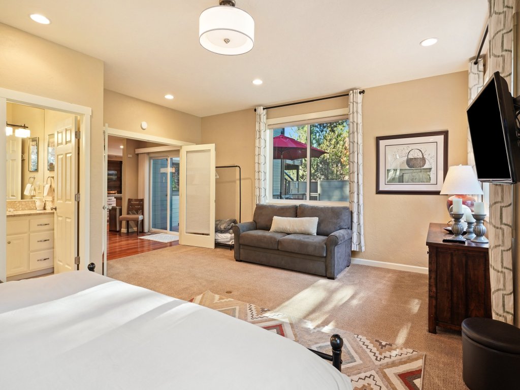 15 Blue Grouse Vacation Rental in Bend - RedAwning