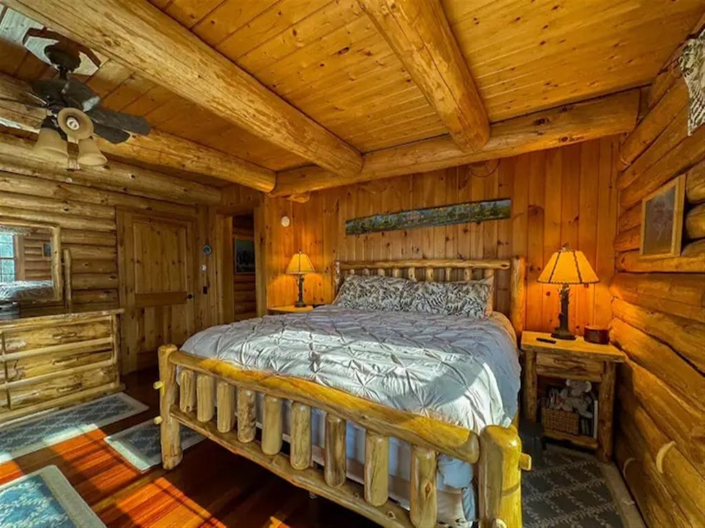 PERLEY POND LODGE LIMIT 14 Vacation Rental in Maine - RedAwning