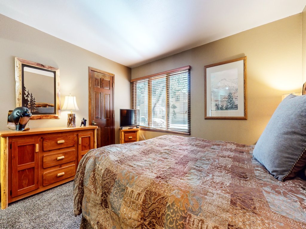 Winterset #33 Vacation Rental in Mammoth Lakes - RedAwning