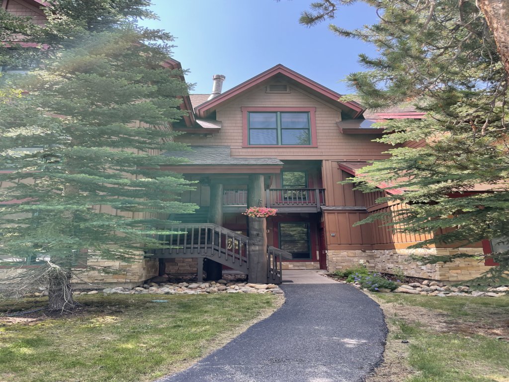 8766 Trappers Crossing Vacation Rental in Keystone - RedAwning