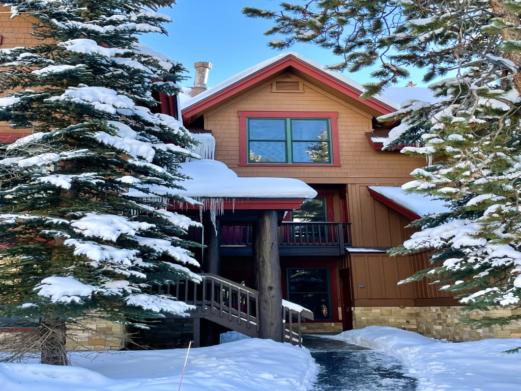 8766 Trappers Crossing Vacation Rental in Keystone - RedAwning