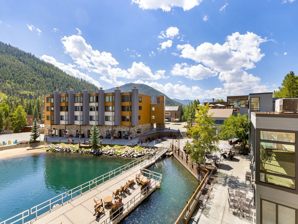 1483 Lakeside Vacation Rental in Keystone - RedAwning