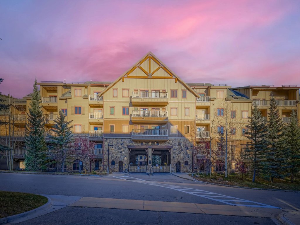 2301 Red Hawk Lodge Vacation Rental in Keystone - RedAwning