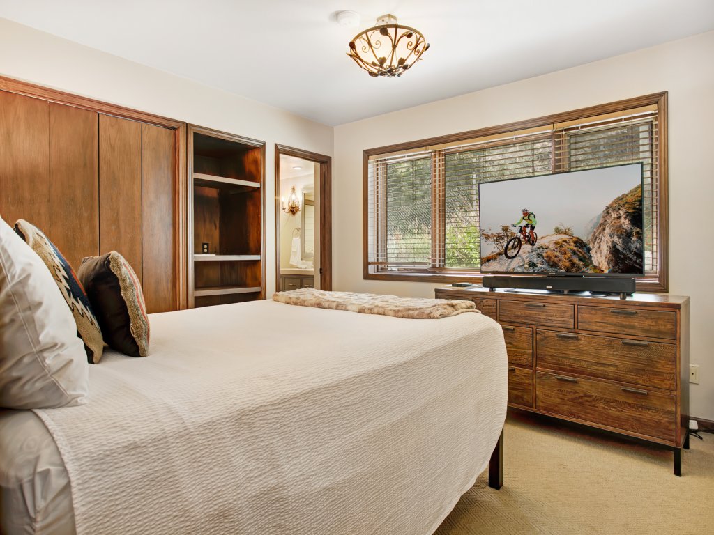 4515 BigHorn Road Vacation Rental in East Vail - RedAwning