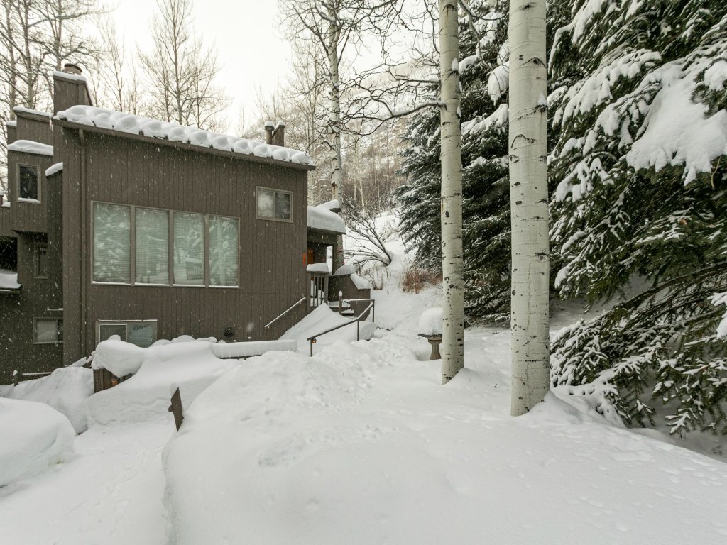 Valley Condos A25 Vacation Rental in Vail - RedAwning