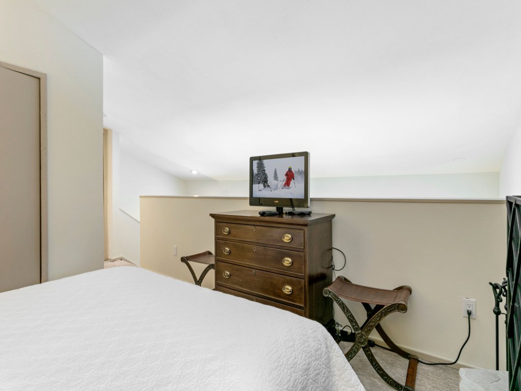 Valley Condos A25 Vacation Rental in Vail - RedAwning