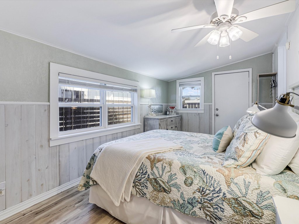 Market Street Retreat Vacation Rental in Rockport - RedAwning