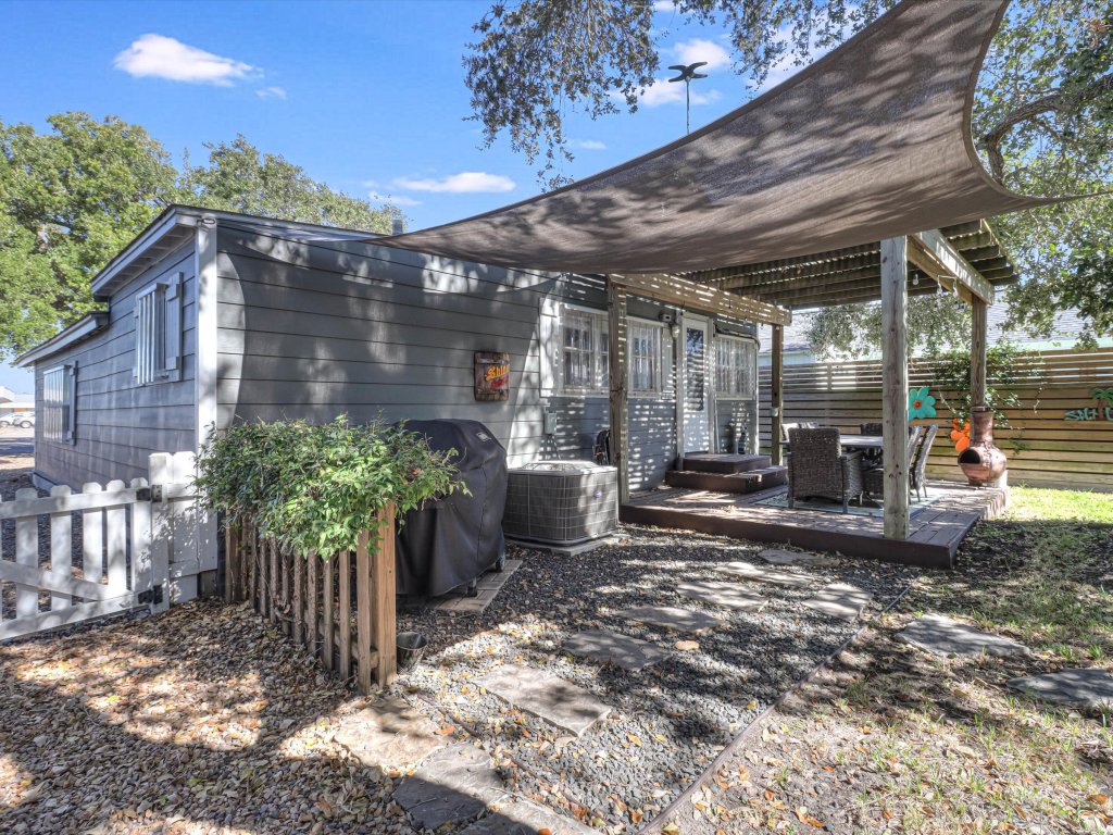Market Street Retreat Vacation Rental in Rockport - RedAwning