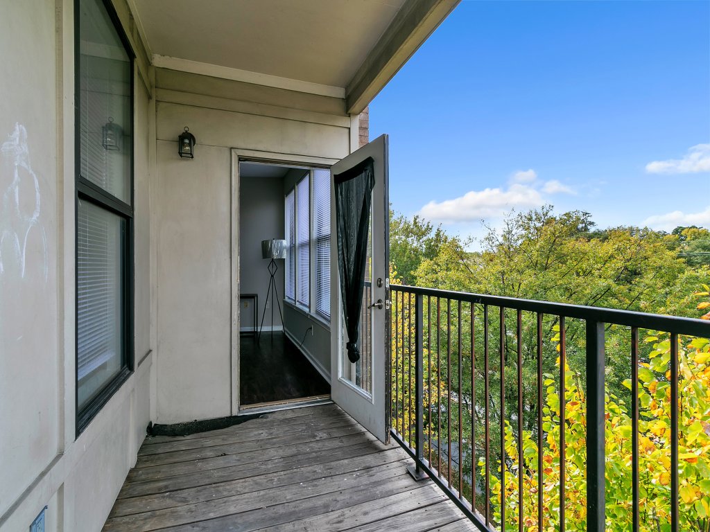 Stylish Sky Lofts Condo in Historic West End Vacation Rental in Atlanta - RedAwning