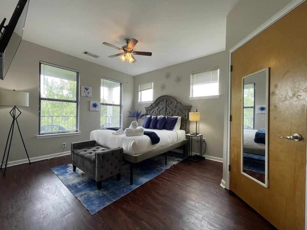 Stylish Sky Lofts Condo in Historic West End Vacation Rental in Atlanta - RedAwning