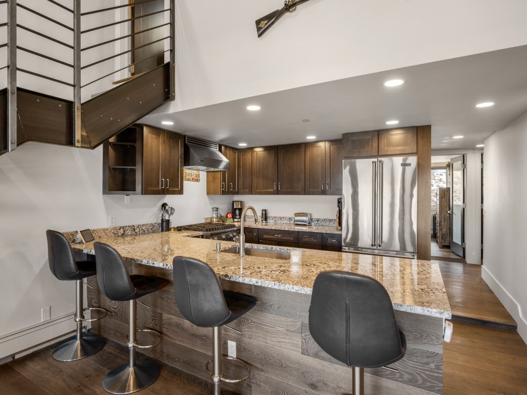 Luxury Snowmass Retreat Remodeled 2BR Loft w/ Deck - E3 Vacation Rental in Snowmass Village - RedAwning