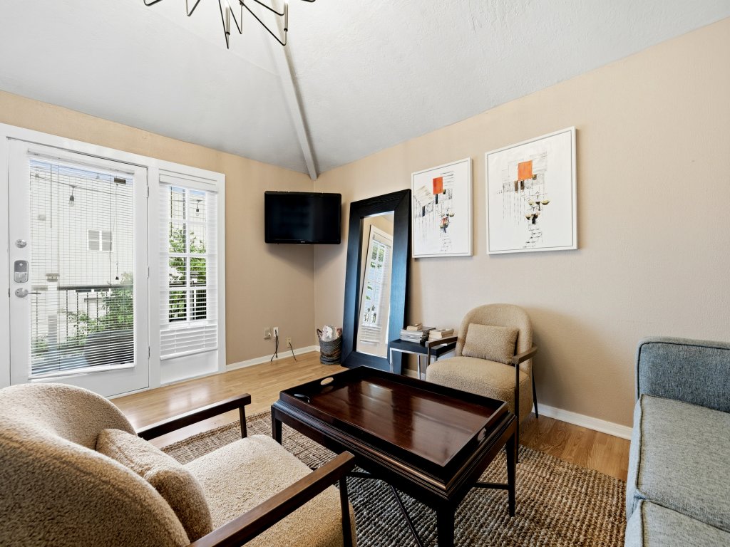 Stylish Museum Apt 3 Comfort & Culture Combined Vacation Rental in Houston - RedAwning
