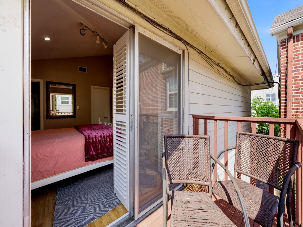 Stylish Museum Apt 3 Comfort & Culture Combined Vacation Rental in Houston - RedAwning