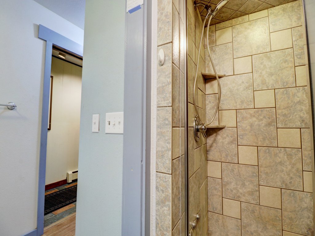 A106 Lake Cliffe Vacation Rental in Dillon - RedAwning