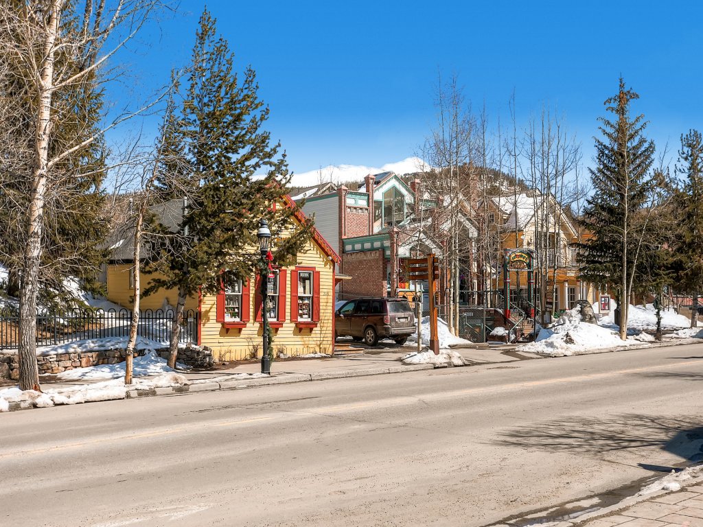 Mountain View Ski Lodge Vacation Rental in Breckenridge - RedAwning