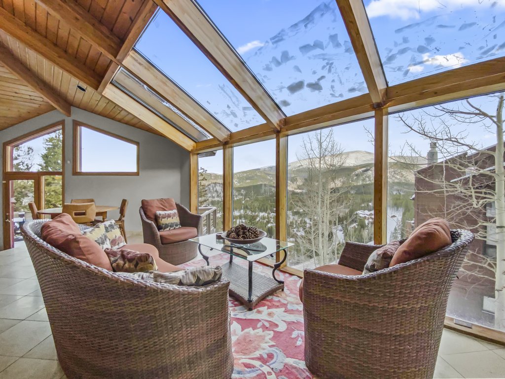 Mountain View Ski Lodge Vacation Rental in Breckenridge - RedAwning
