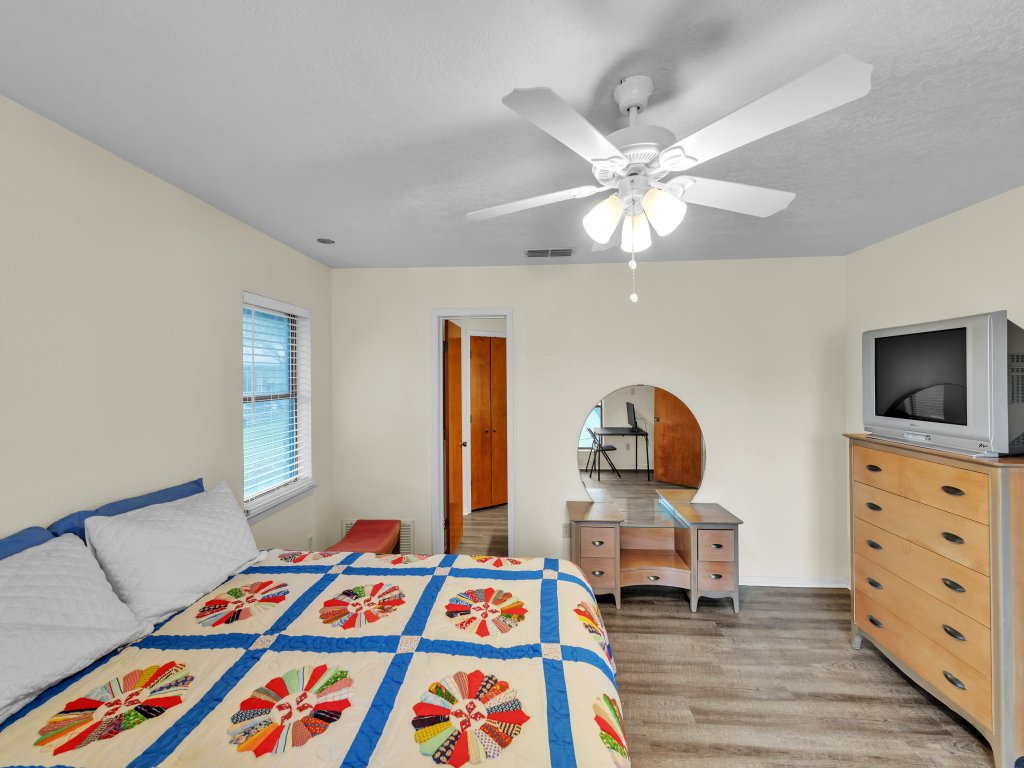 Lakefront Sunrise Home | Dock Access Vacation Rental in Texas - RedAwning