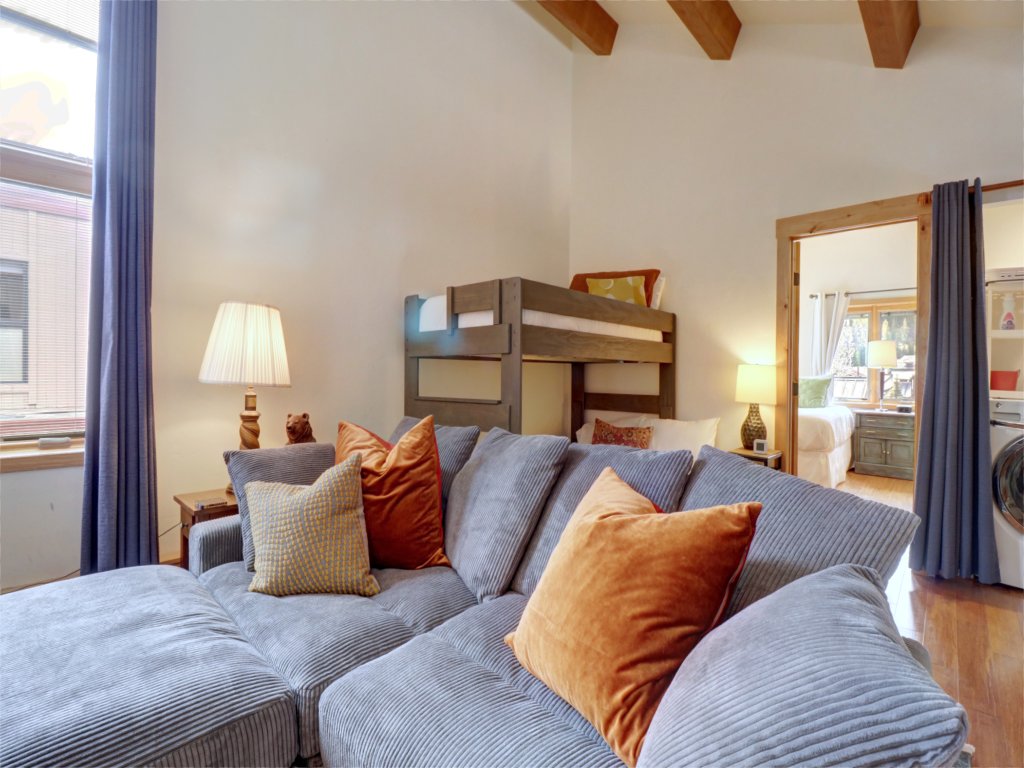 PG305 Peregrine Vacation Rental in Colorado - RedAwning