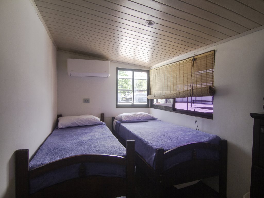 JS -14B      Vacation Rental - RedAwning