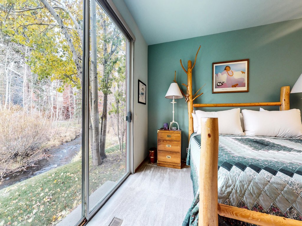 Snowcreek IV #545 Vacation Rental in Mammoth Lakes - RedAwning