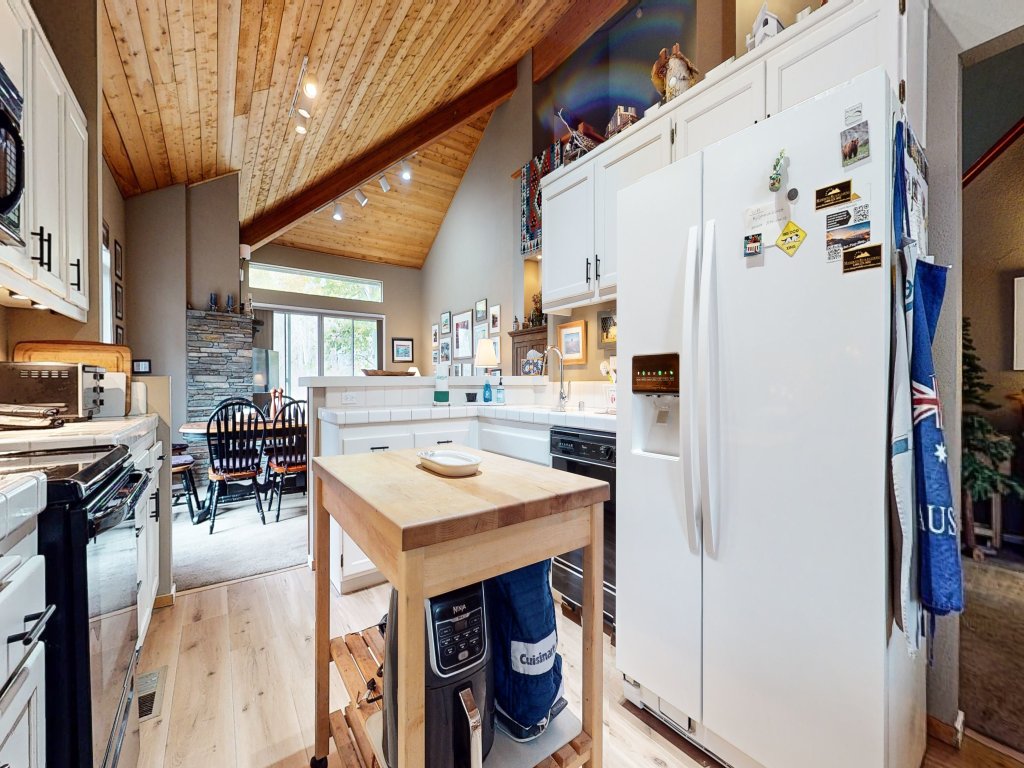 Snowcreek IV #545 Vacation Rental in Mammoth Lakes - RedAwning
