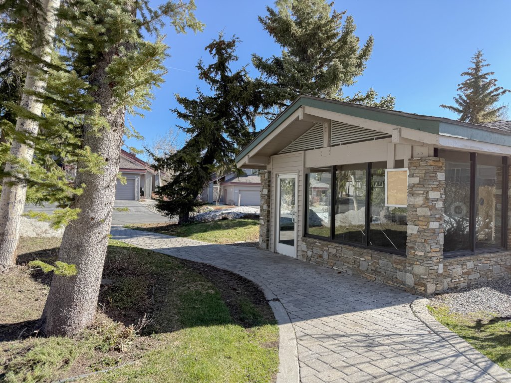 Snowcreek IV #545 Vacation Rental in Mammoth Lakes - RedAwning