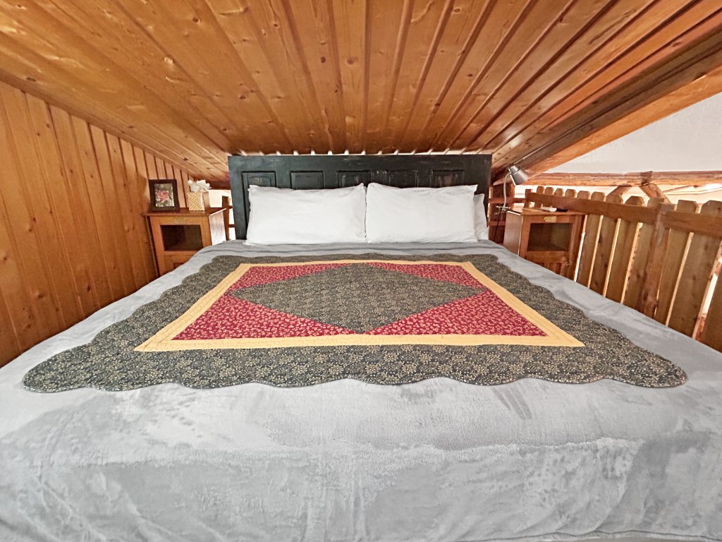 Cedar Mountain Bunkhouse Vacation Rental in Colorado - RedAwning
