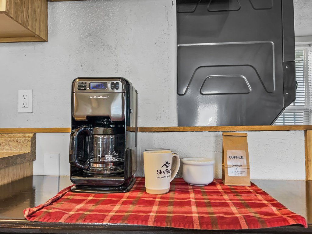 Cedar Mountain Bunkhouse Vacation Rental in Colorado - RedAwning