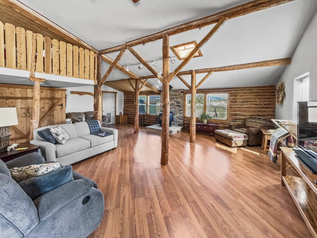 Cedar Mountain Bunkhouse Vacation Rental in Colorado - RedAwning