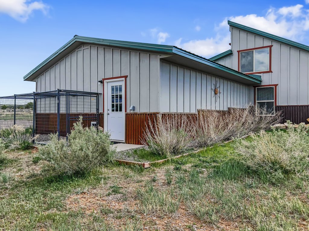 Cedar Mountain Bunkhouse Vacation Rental in Colorado - RedAwning