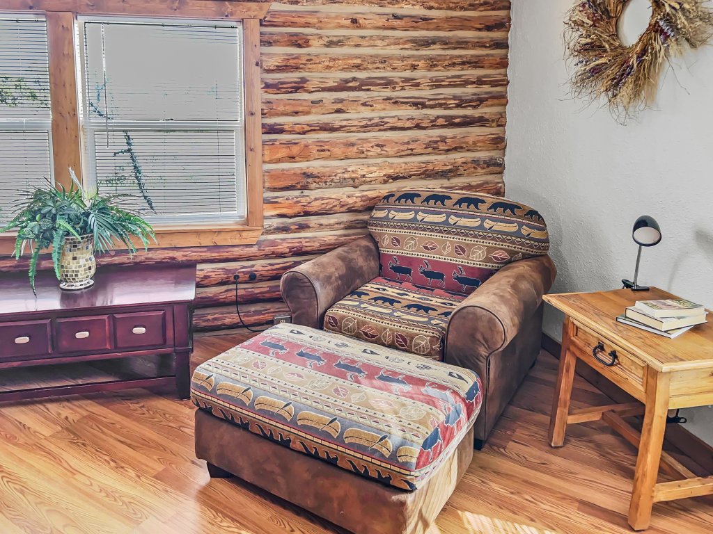 Cedar Mountain Bunkhouse Vacation Rental in Colorado - RedAwning