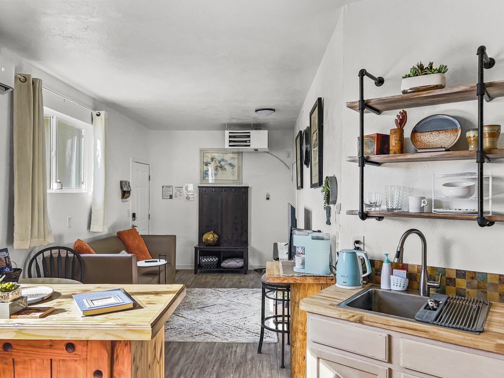 Quaint Monument Retreat Vacation Rental in Grand Junction - RedAwning