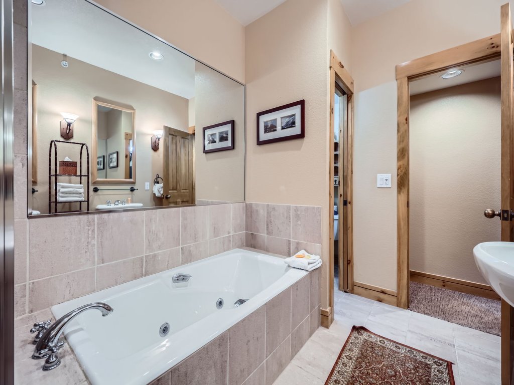 8712 Ski Tip Townhomes Vacation Rental in Keystone - RedAwning