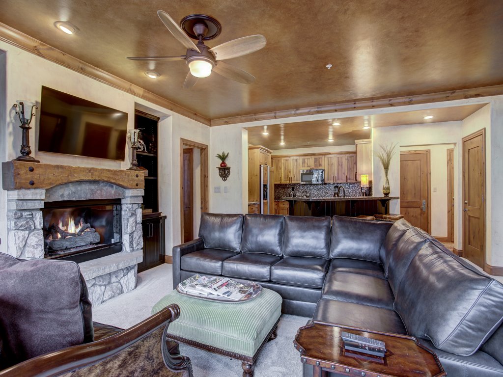 Beautiful Mountain View 2BR Condo - Ski-In/Out Vacation Rental in Beaver Creek - RedAwning