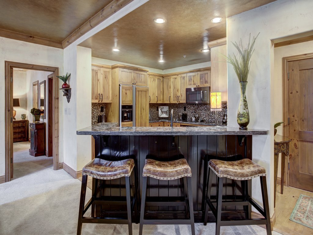 Beautiful Mountain View 2BR Condo - Ski-In/Out Vacation Rental in Beaver Creek - RedAwning