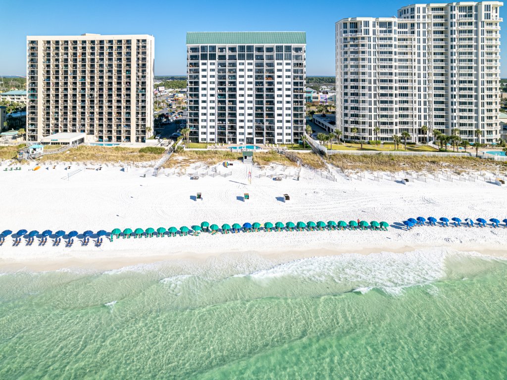 Emerald Towers 904 Vacation Rental in Destin - RedAwning