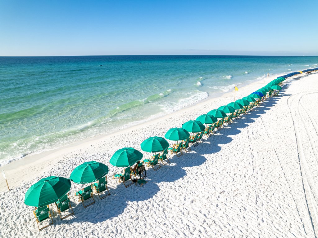 Emerald Towers 904 Vacation Rental in Destin - RedAwning