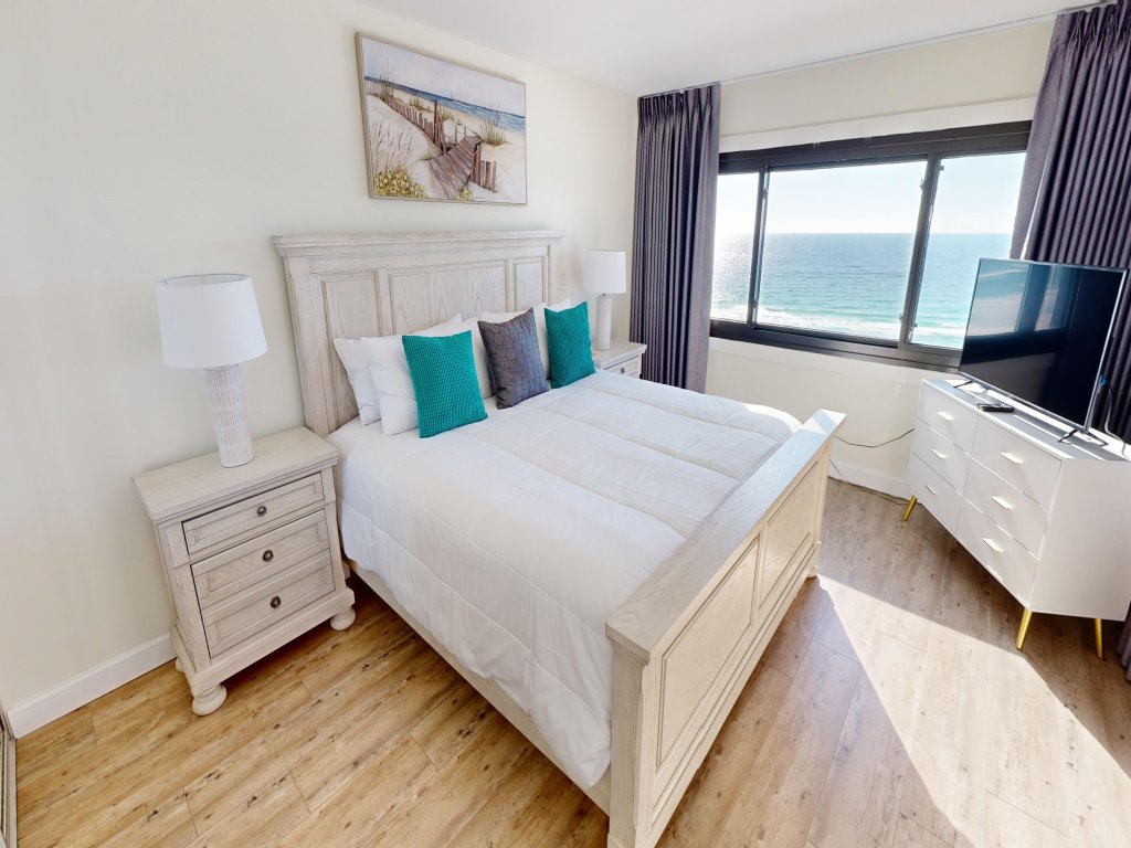 Emerald Towers 904 Vacation Rental in Destin - RedAwning