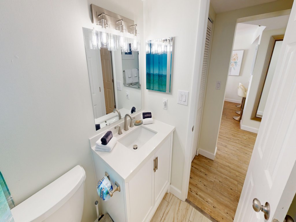 Emerald Towers 904 Vacation Rental in Destin - RedAwning