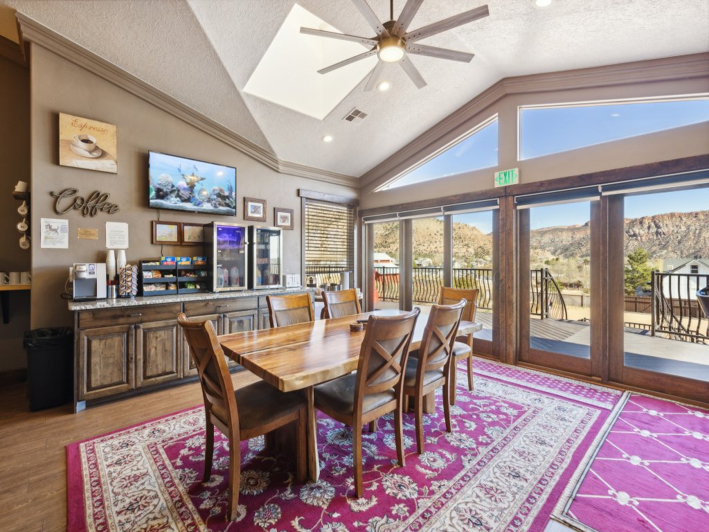 Room 15 - Monument Valley Vacation Rental in Utah - RedAwning