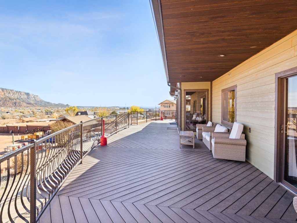 Room 15 - Monument Valley Vacation Rental in Utah - RedAwning