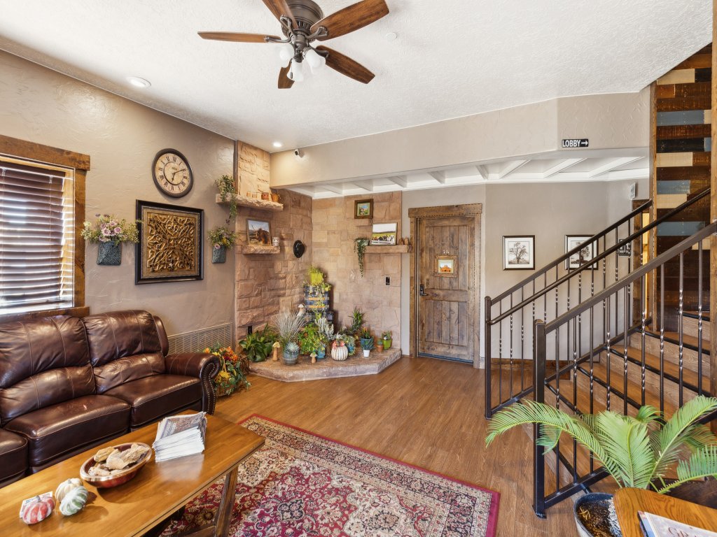 Room 31 - Sunset Suite Vacation Rental in Utah - RedAwning