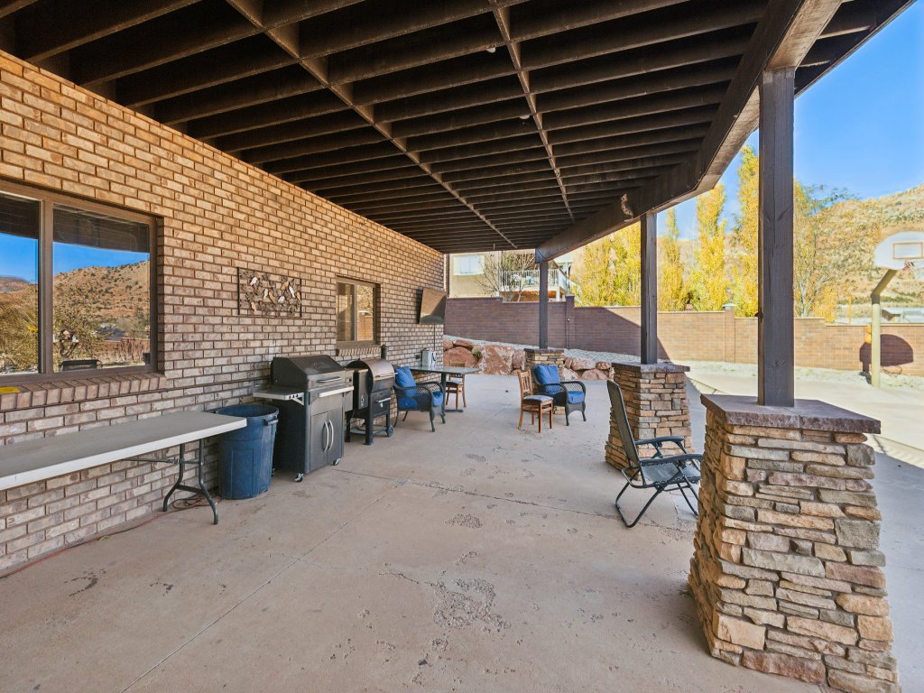 Room 31 - Sunset Suite Vacation Rental in Utah - RedAwning